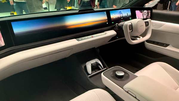 BMW Panoramic iDrive Display: новый стандарт мультимедиа в автомобилях